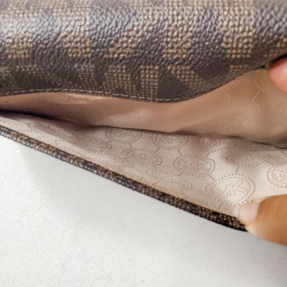 Michael Kors MK Logo Jet Set Travel Trifold Checkbook Wallet Brown - Picture 3 of 6